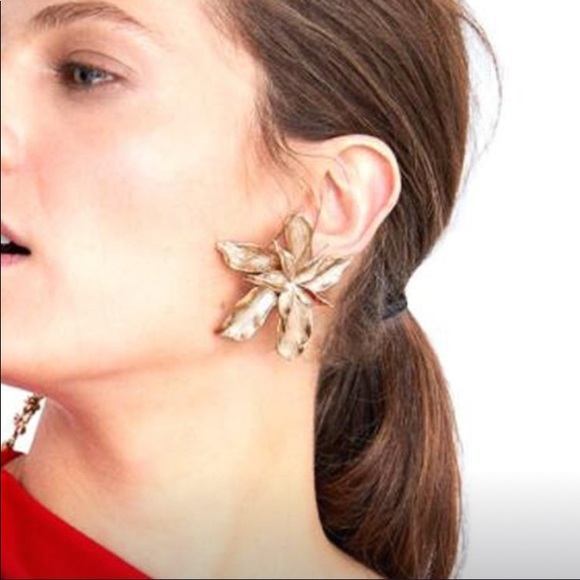 Big Flower Earrings 💕 {Host Pick} - Picture 4 of 4